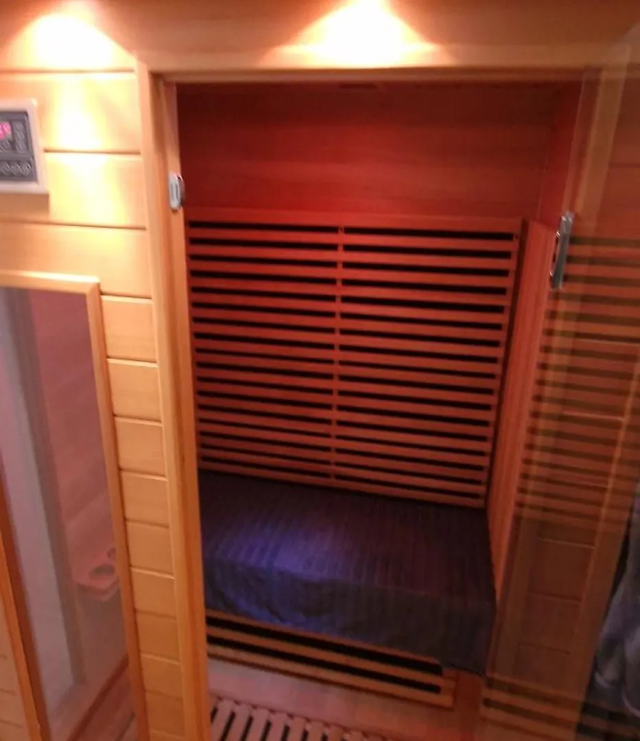 Sauna, Atomium, Expo Brussels, Stadium Roi Baudoin, Kinepolis, Planetarium, Centre Ville Brussels